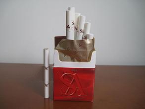 越代大红鹰香烟